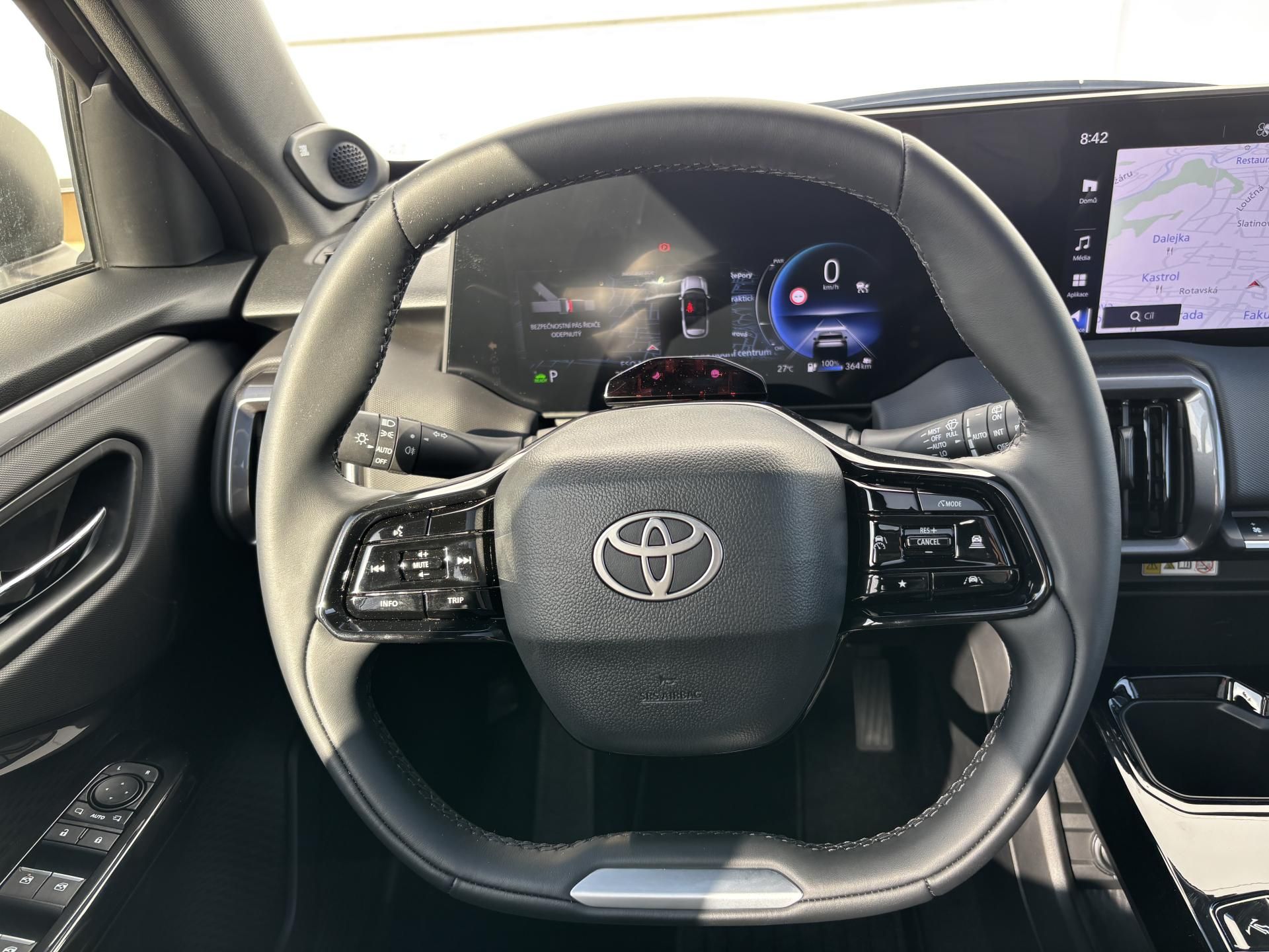Toyota Urban Cruiser, Executive 61kWh 4x2 - fotka 6