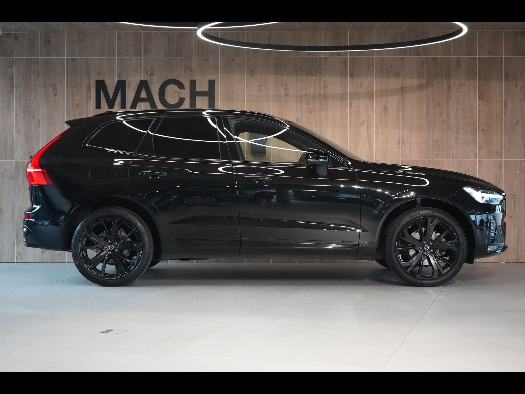 Volvo XC60, B5 Plus Black Edition, 360° - fotka 6