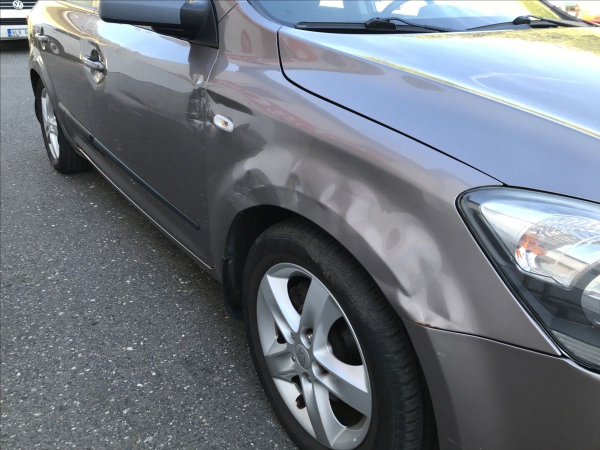 Kia Cee´d, 1,4 i 77kW 5dv. AC - fotka 4