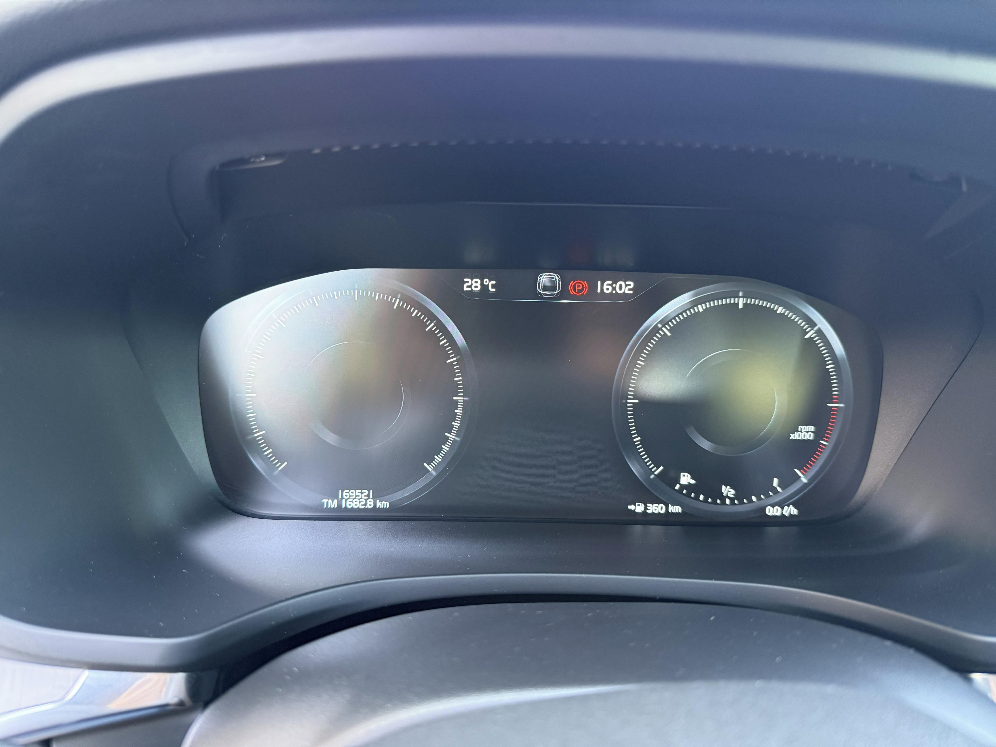 Volvo V60, D4 140kW, tažné, servis, 4x4 - fotka 6