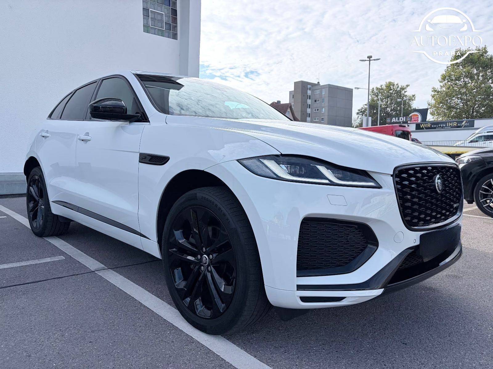 Jaguar F-Pace, R-Dynamic SE*AWD*PANORAMA - fotka 3