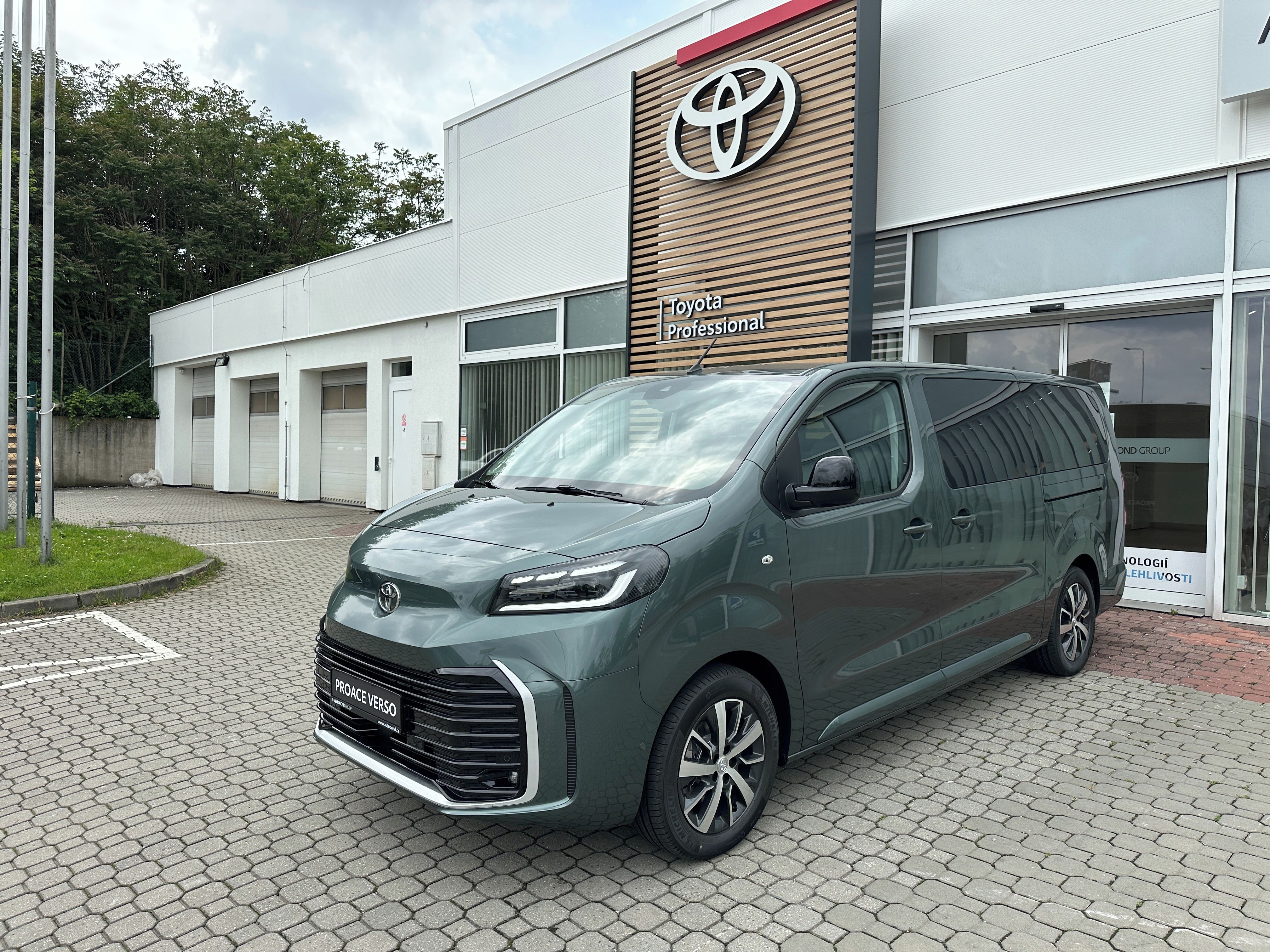 Toyota Proace Verso, 2.2D 8AT Family 8S L2 - fotka 2