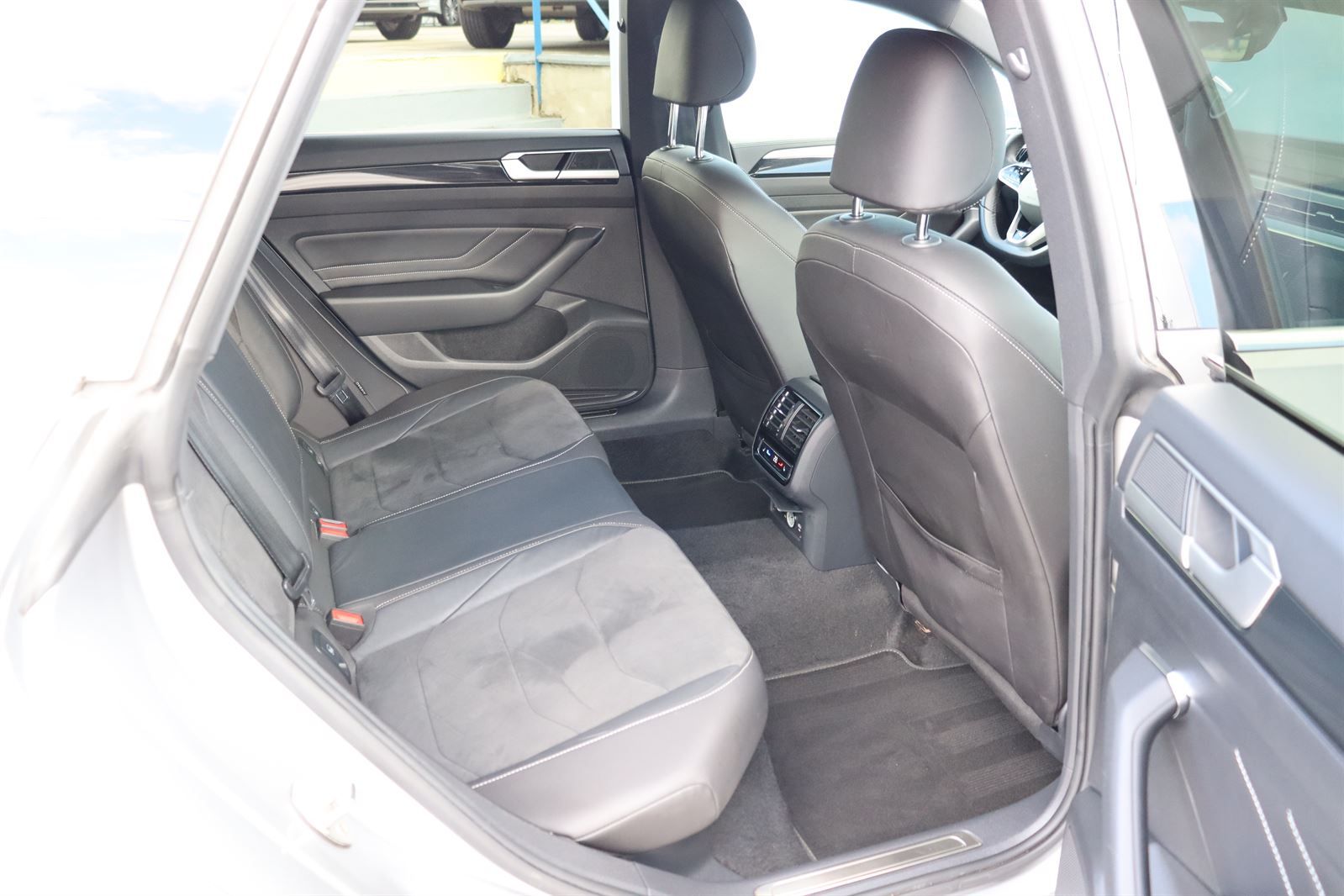 Volkswagen Arteon, 2.0 TDI BMT DSG ShBrake - fotka 6
