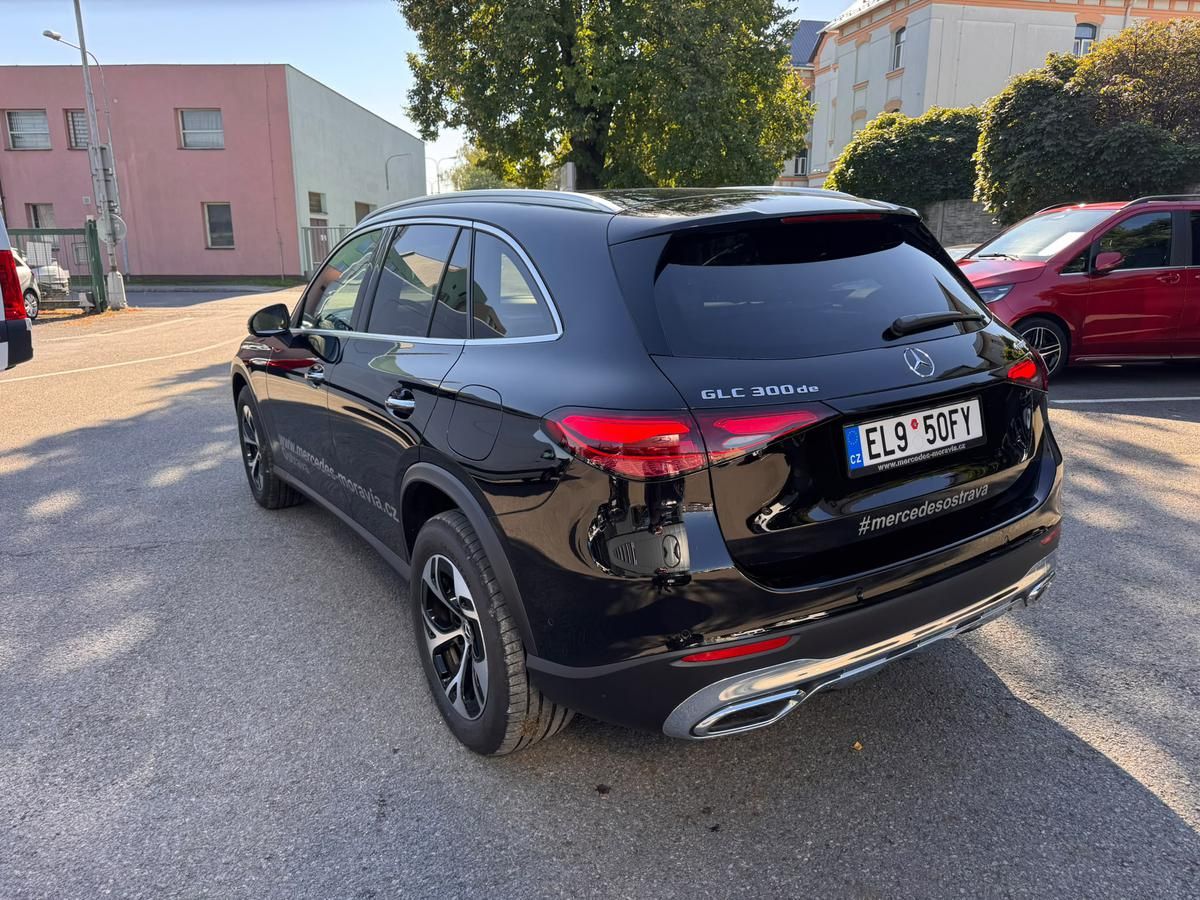 Mercedes-Benz GLC, 300 de 4MATIC - fotka 5