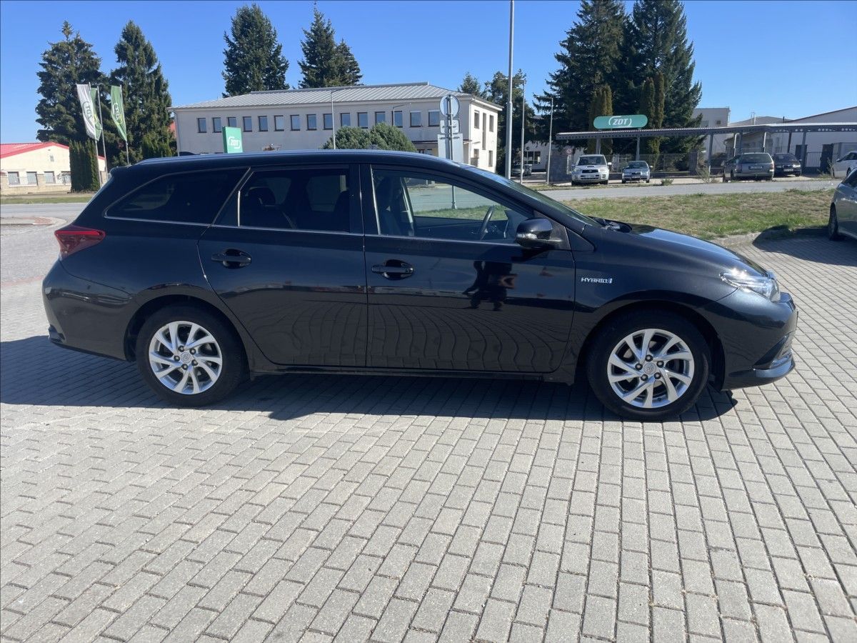 Toyota Auris, 1,8 E-CVT Hybrid CZauto 1maj D - fotka 5