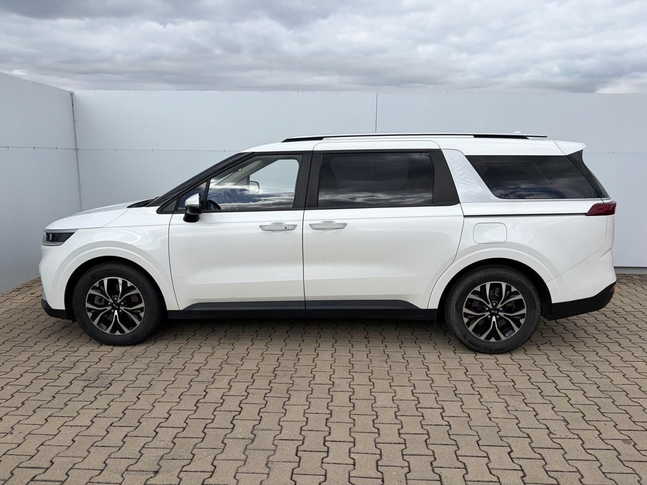 Kia Carnival, 2.2 Diesel Automat 6+3 míst - fotka 3