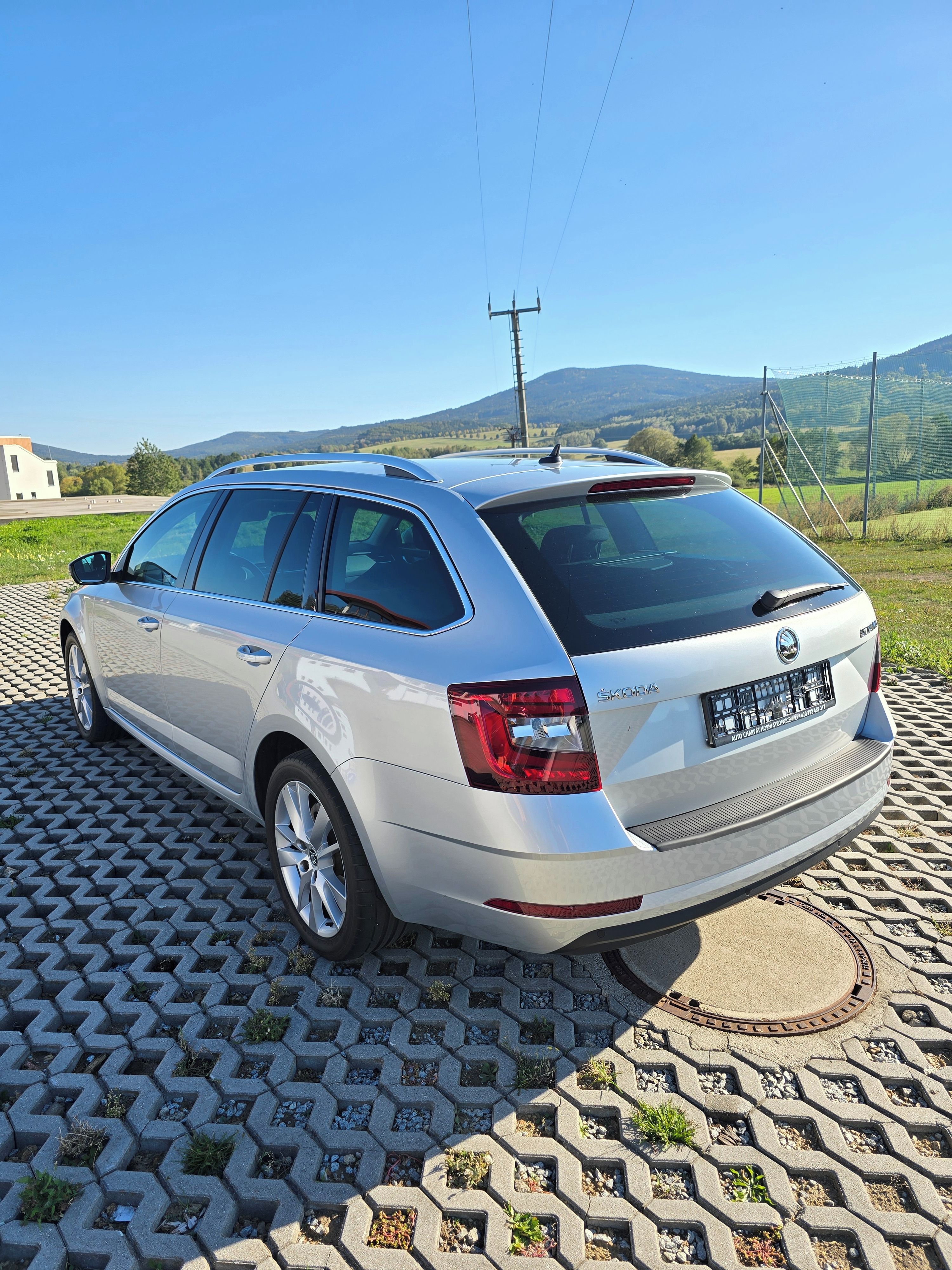Škoda Octavia, 1.6 TDI Style DSG *NAVI* - fotka 5