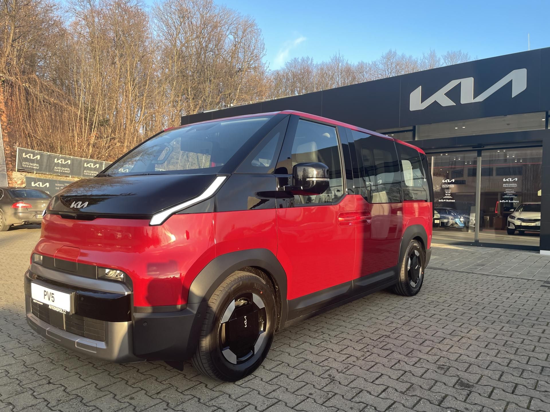 Kia PV5, 5P 4x2 ELITE 120 KW + 71,2 KW - fotka 5