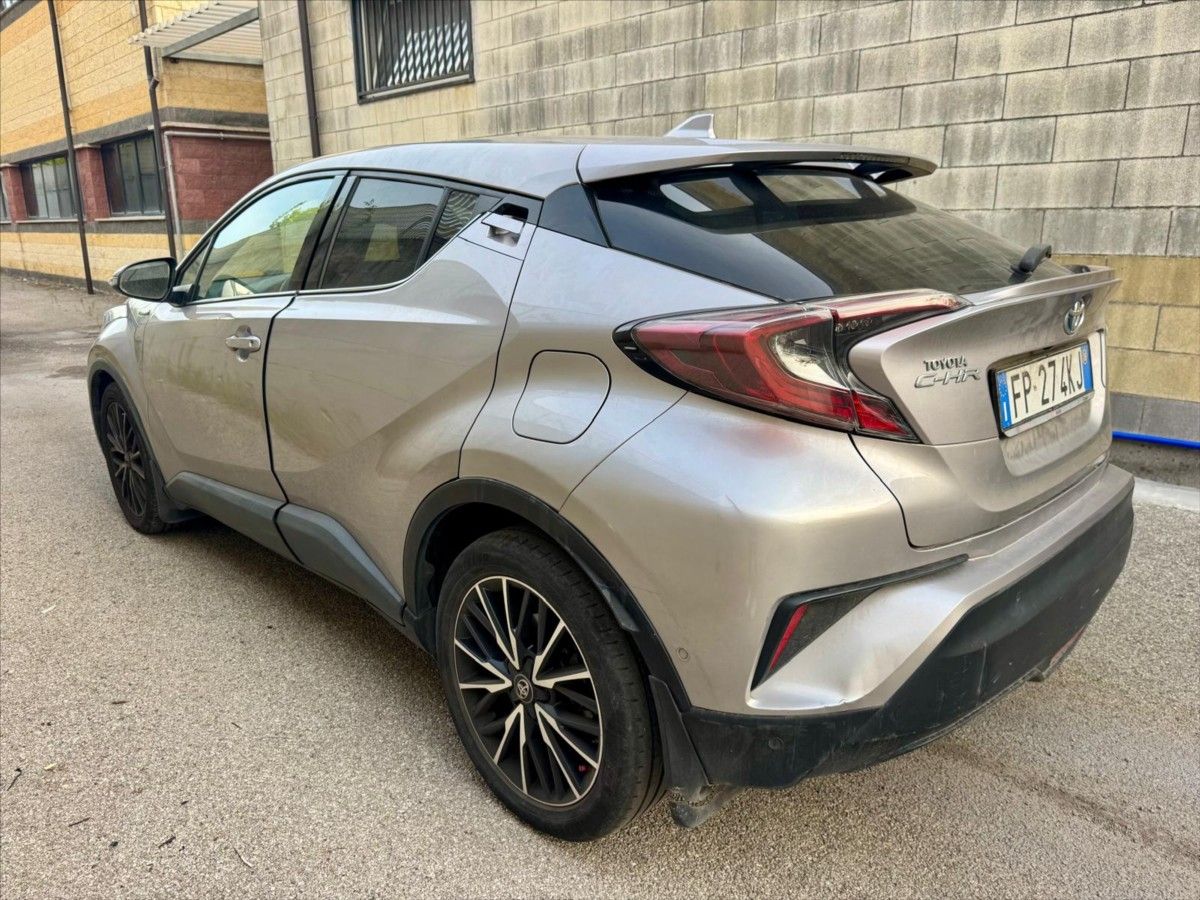 Toyota C-HR, 1,8 i 72kw Hybrid e-CVT - fotka 2