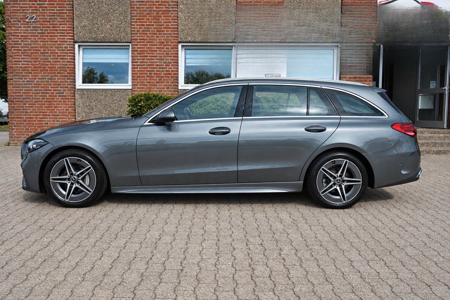 Mercedes-Benz Třídy C, 300d*AMG Paket*TAŽNÉ*DISTRONIC - fotka 3