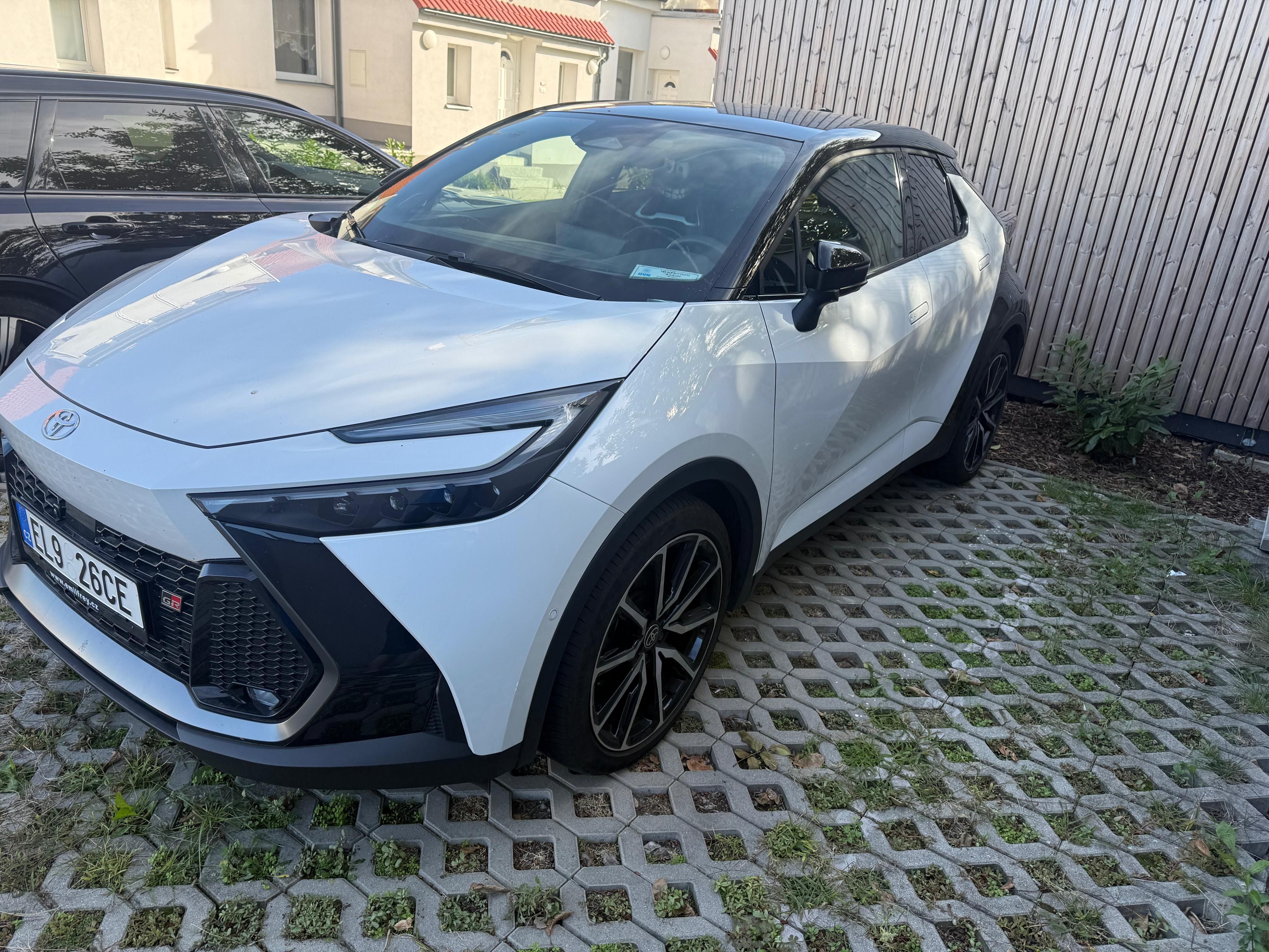 Toyota C-HR, C-HR GR Sport Premiere PHEV - fotka 3