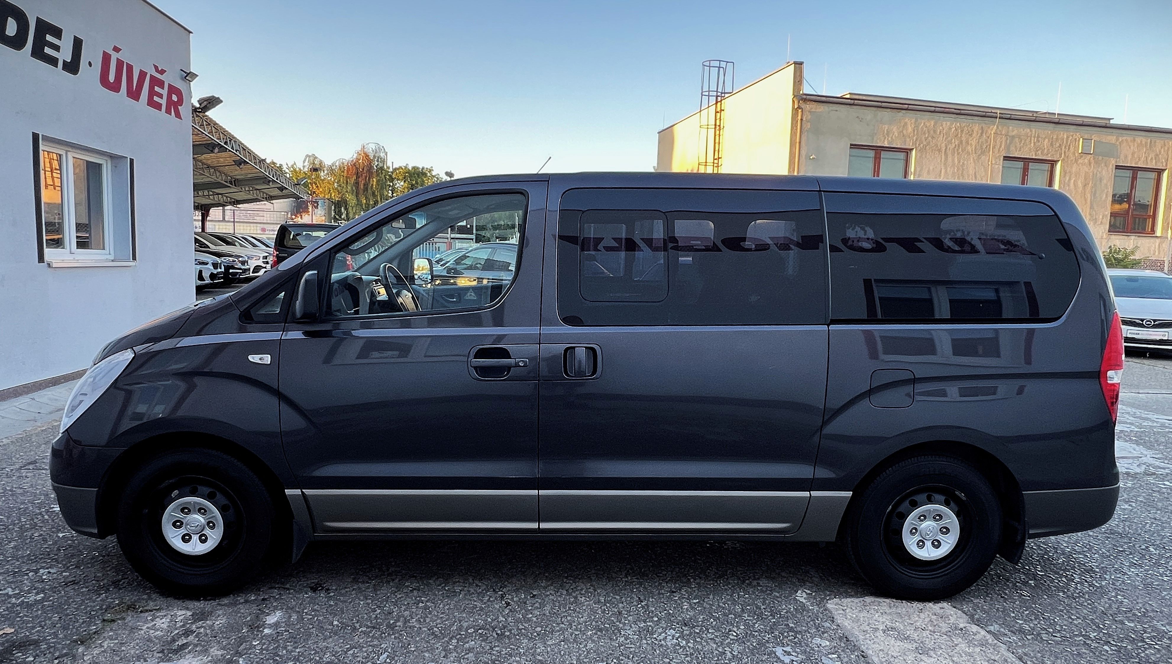 Hyundai H 1, 2.5CRDI 125kW Klima 8míst TZ - fotka 6