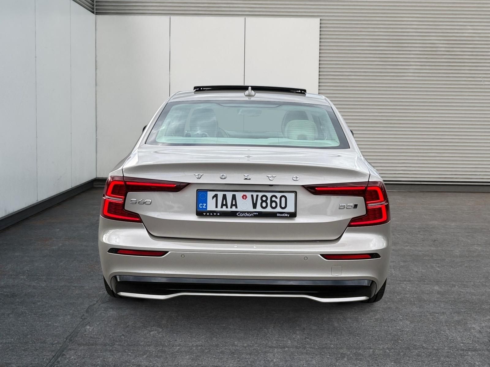 Volvo S60, ULTIMATE DARK B5 184kW AWD TAŽ - fotka 5