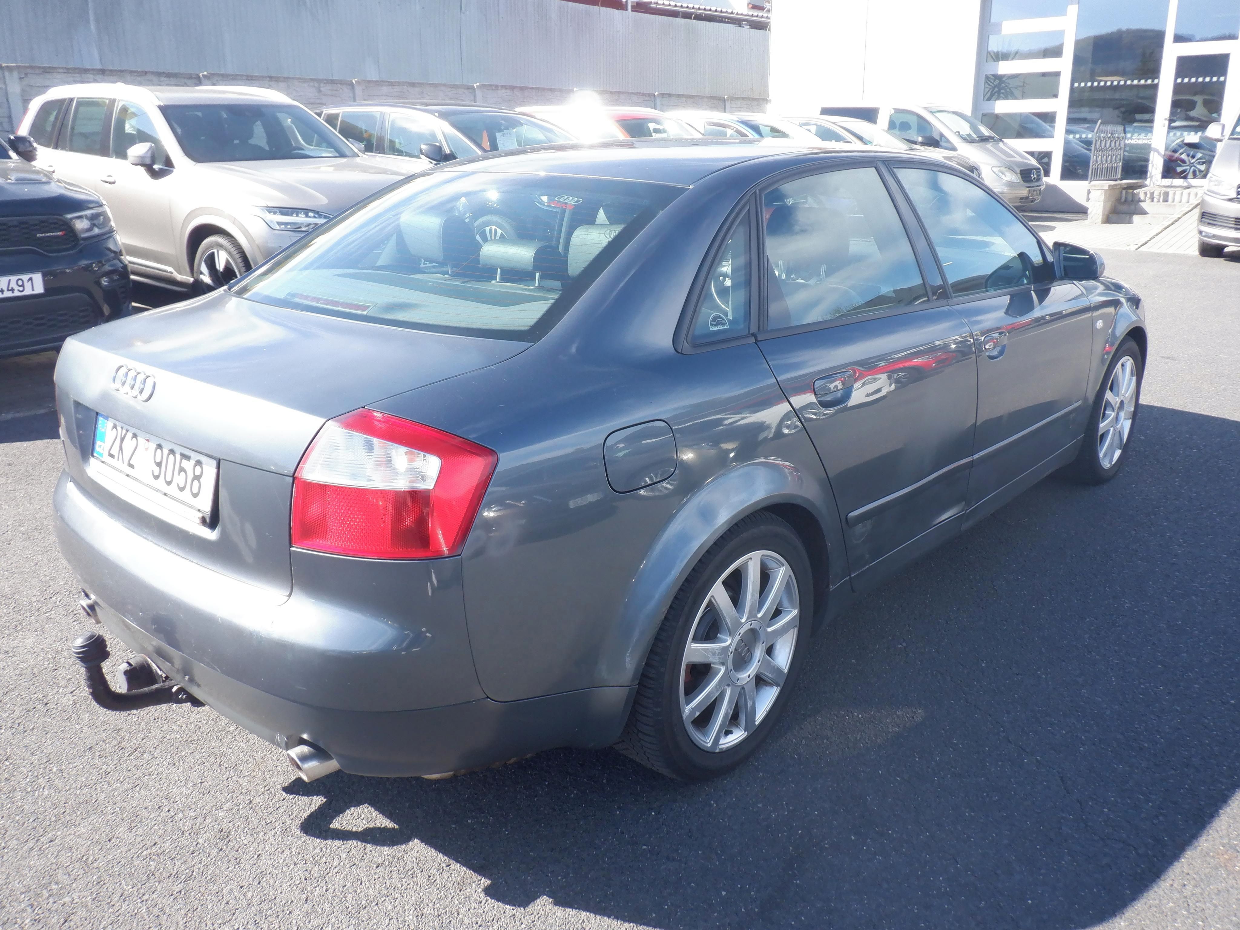 Audi A4, 3.0 S-line Quattro,1.maj.ČR - fotka 5