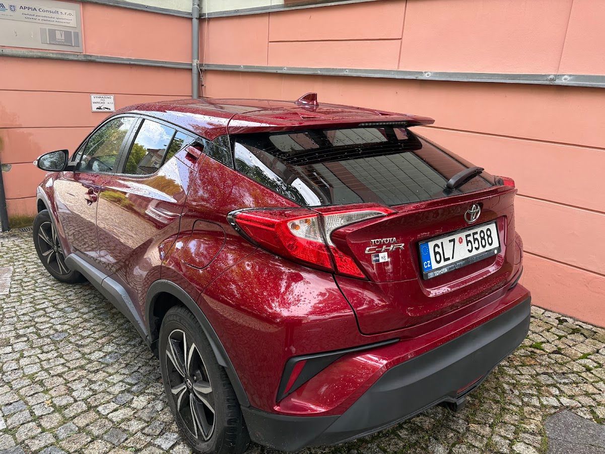 Toyota C-HR, Krásná červená Toyota CHR - fotka 2