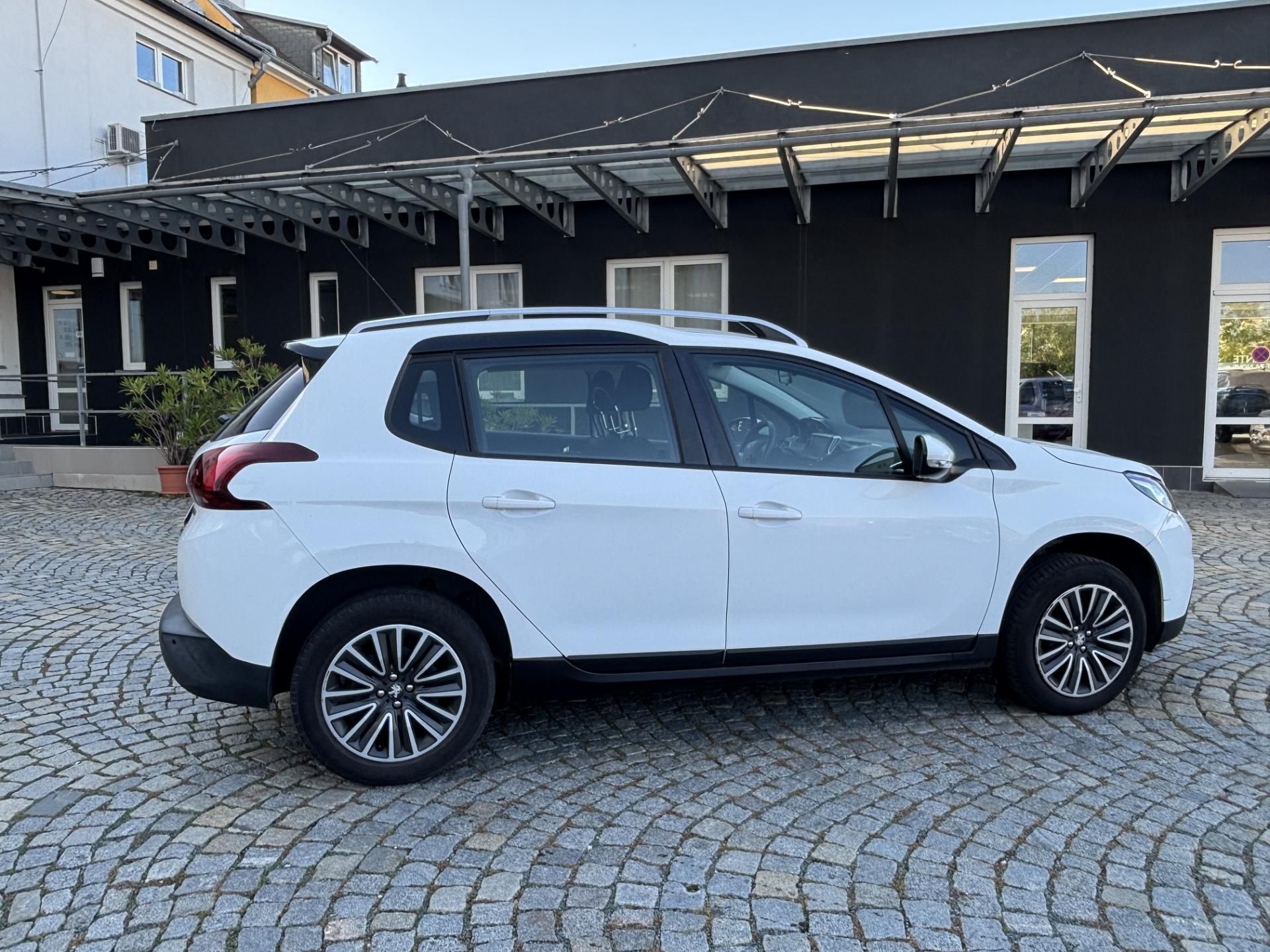 Peugeot 2008, 1,2 PureTech 82k MAN6 - fotka 4