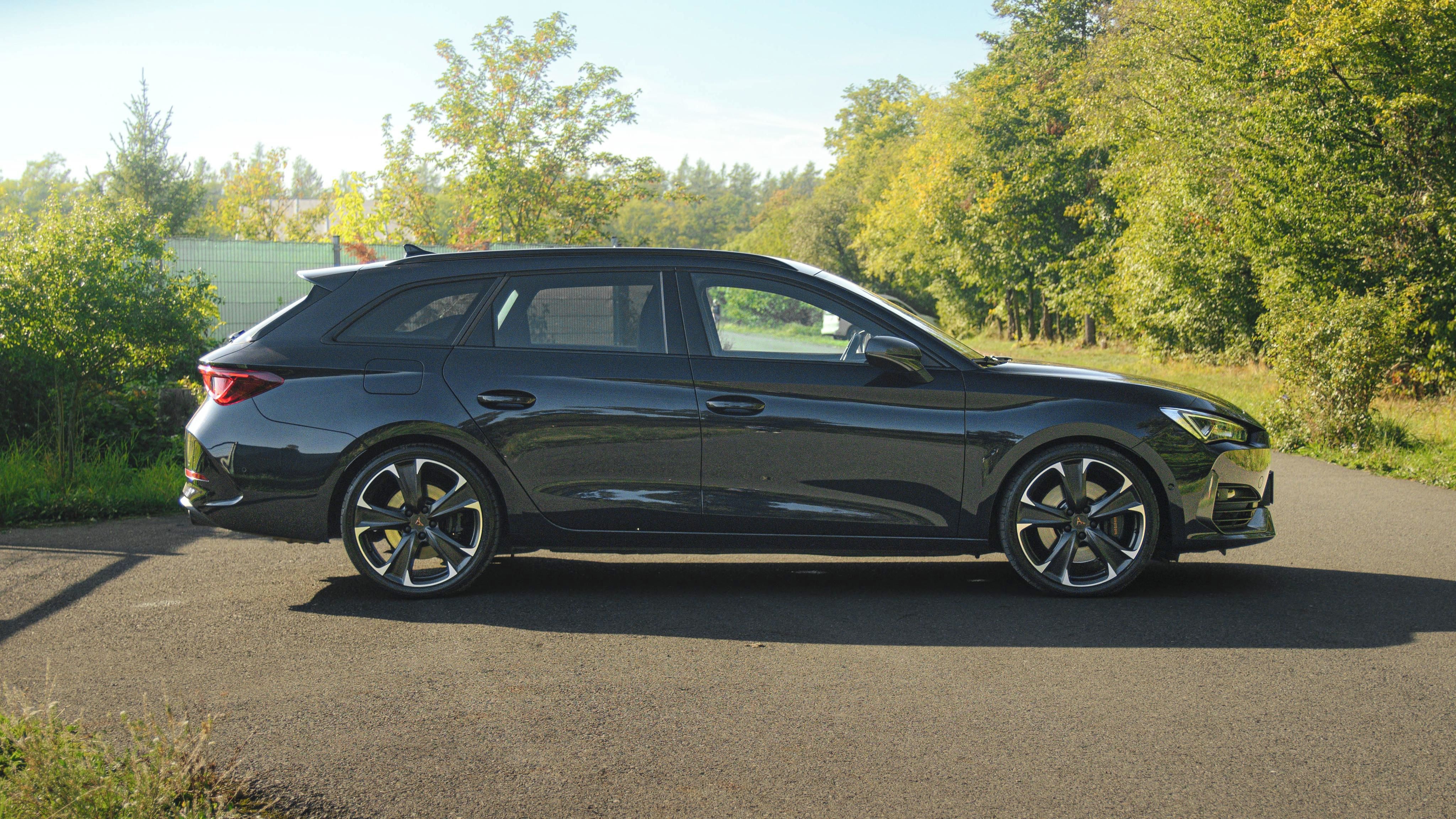 Cupra Leon, SP 2,0TSI/228kW 4x4 DSG 1.MAJ - fotka 4