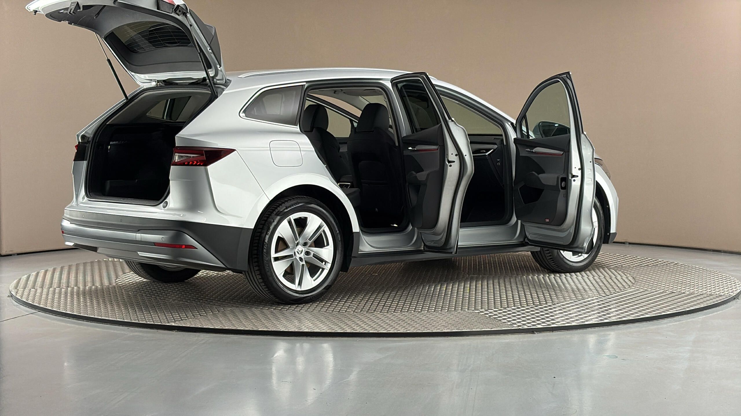 Škoda Enyaq, 82 kWh AUT 80 Loft - fotka 6