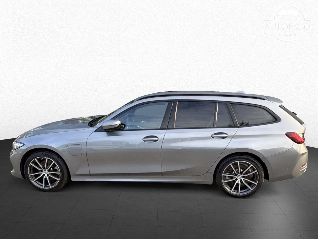 BMW Řada 3, 330e Touring* - fotka 5