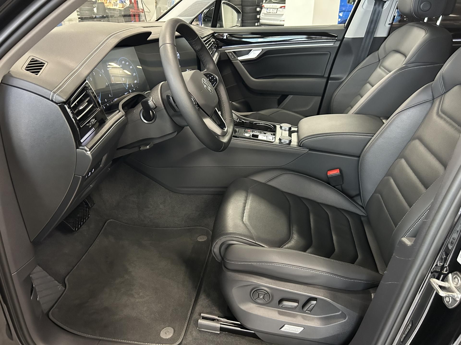 Volkswagen Touareg, 3.0TDi 210kW ELEG/NV/Panor/TZ - fotka 5