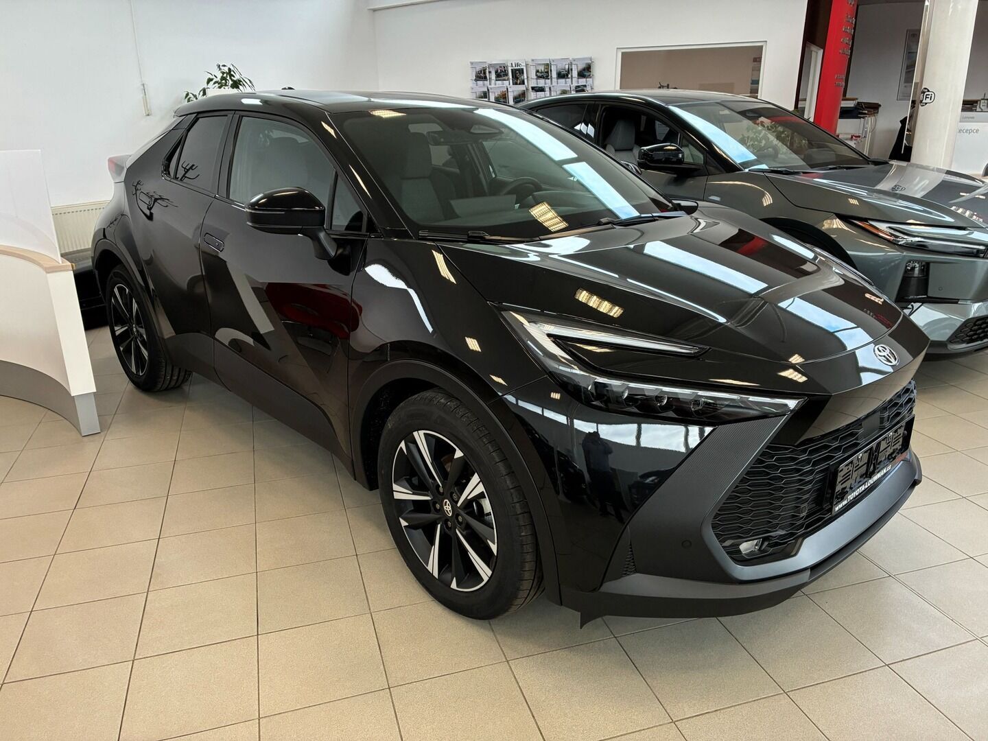Toyota C-HR, Style 1,8 Hybrid + Zimní