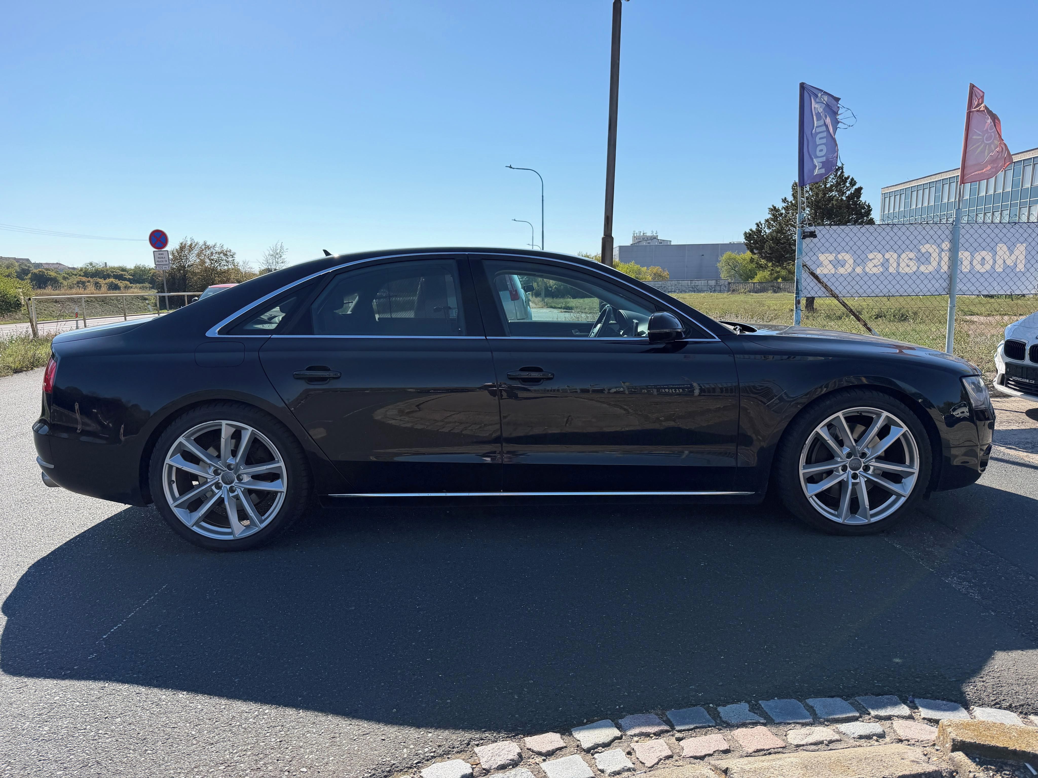 Audi A8, 4.2 FSI 273kW 4X4 MAX. VÝBAVA - fotka 4