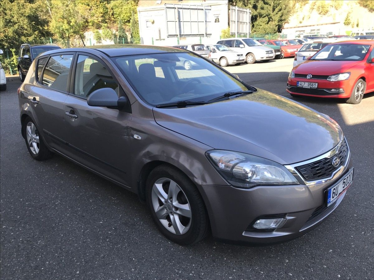 Kia Cee´d, 1,4 i 77kW 5dv. AC - fotka 3