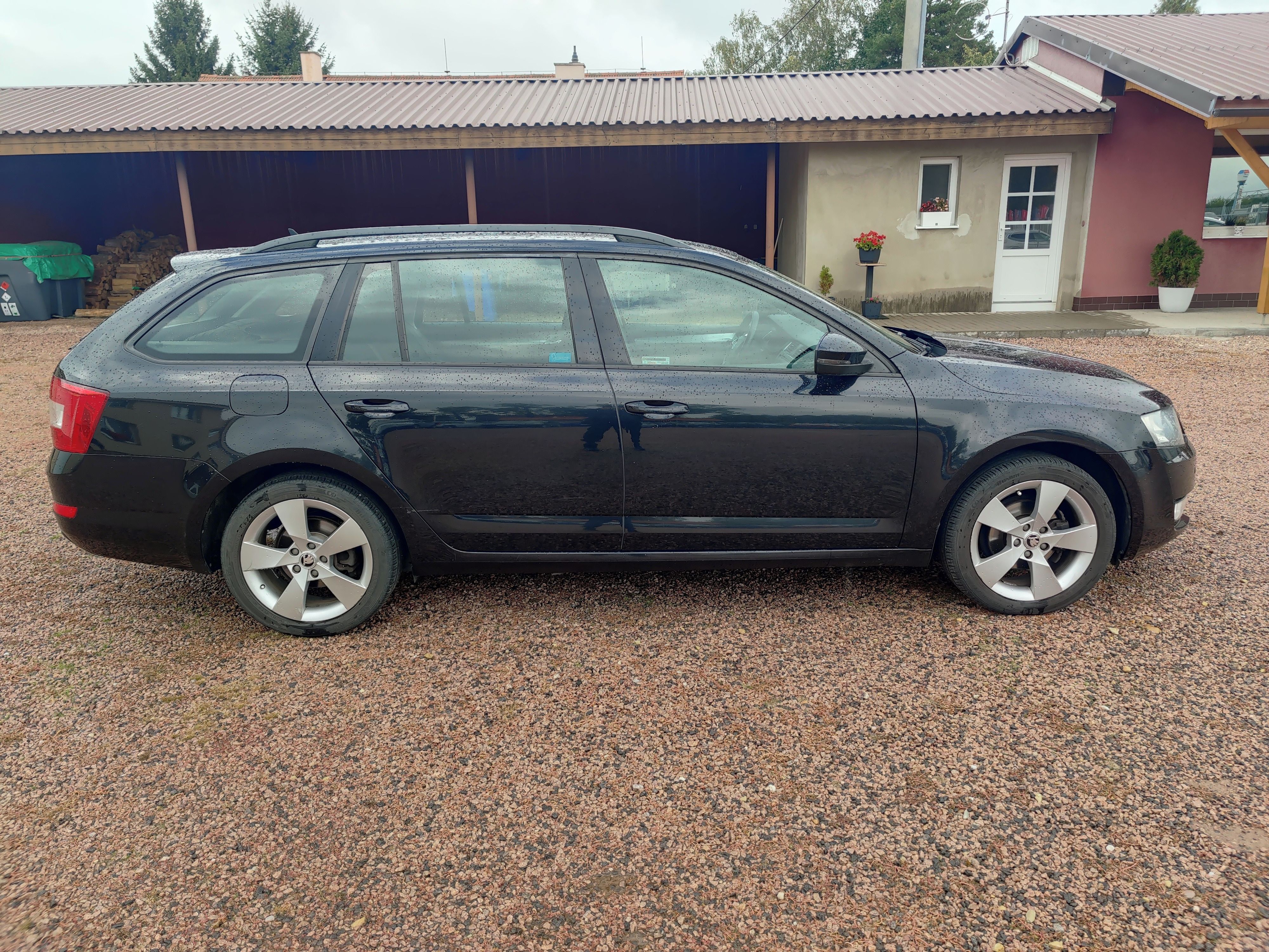 Škoda Octavia, 4x4,ČR ,2 MAJ.,PLNÝ SERVIS - fotka 6