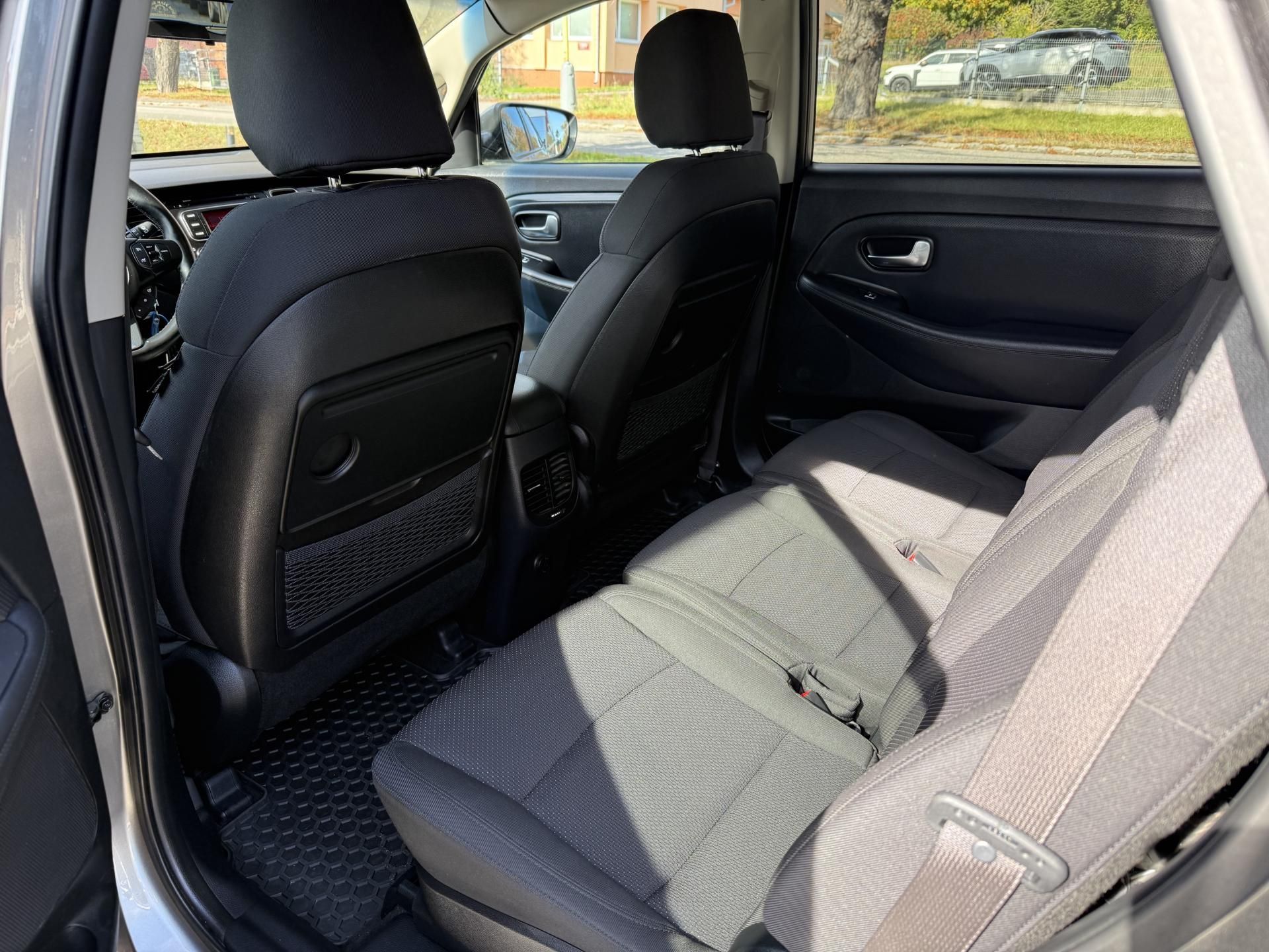 Kia Carens, 1.6 GDi 99kw - fotka 4