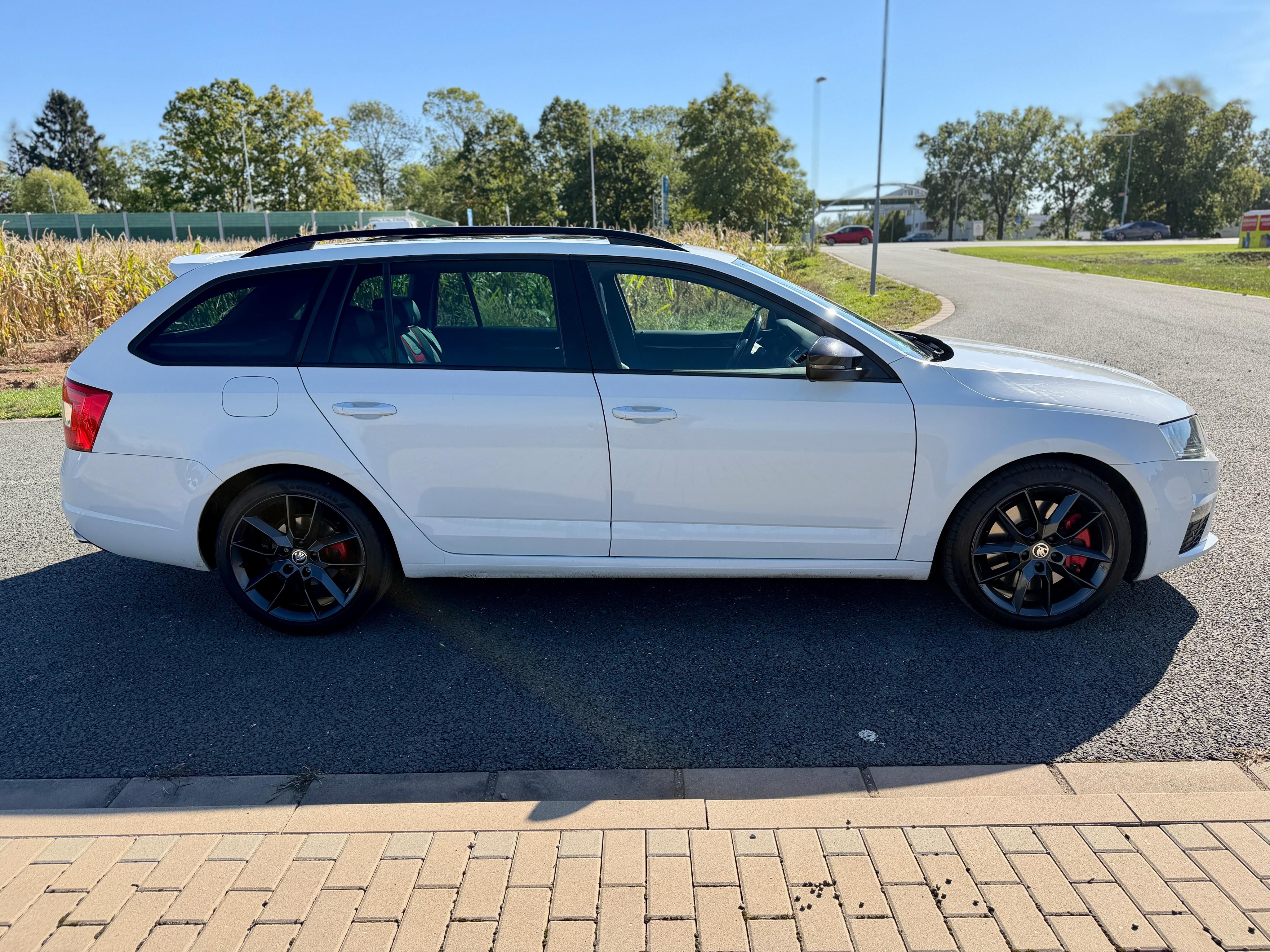 Škoda Octavia, RS 2.0 TSI CHALLENGE DSG TAŽNÉ - fotka 6