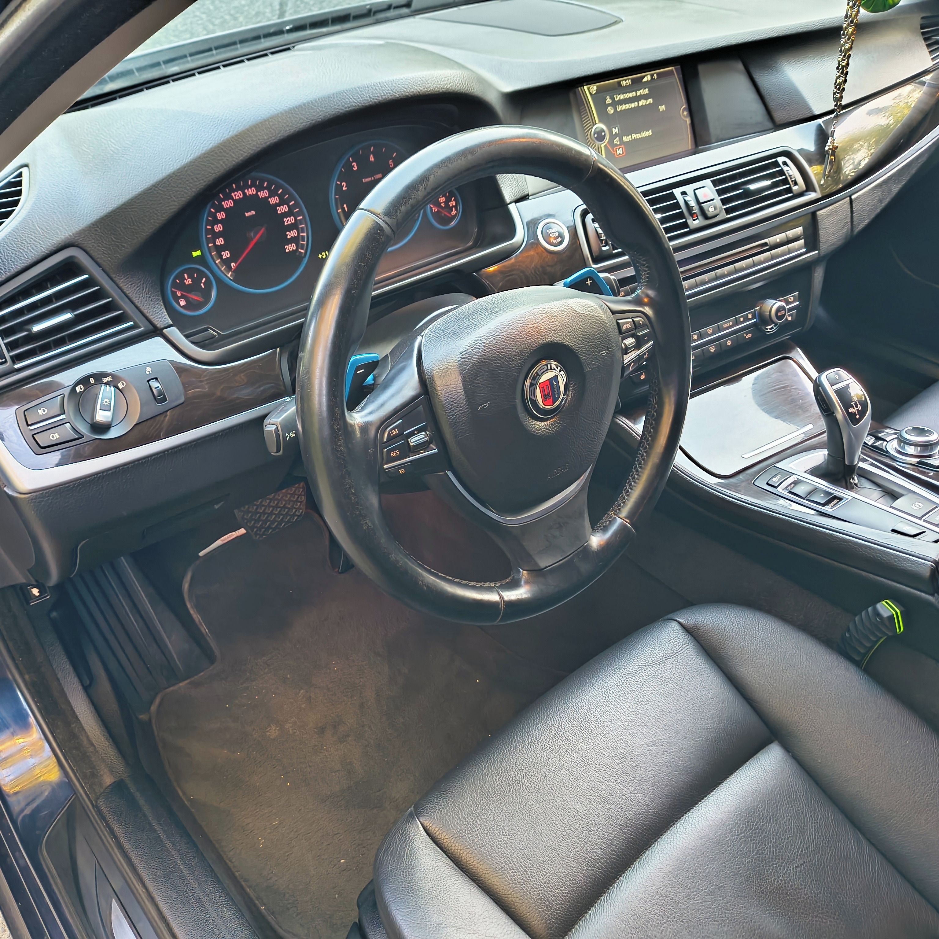 BMW Řada 5, 528i benzín ,šestiválec N53 - fotka 6