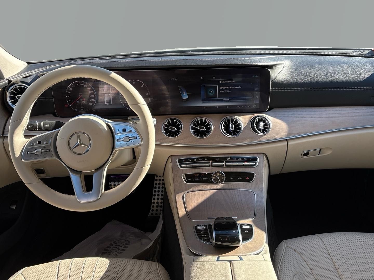 Mercedes-Benz CLS, 300d 180kw 4Matic - fotka 5