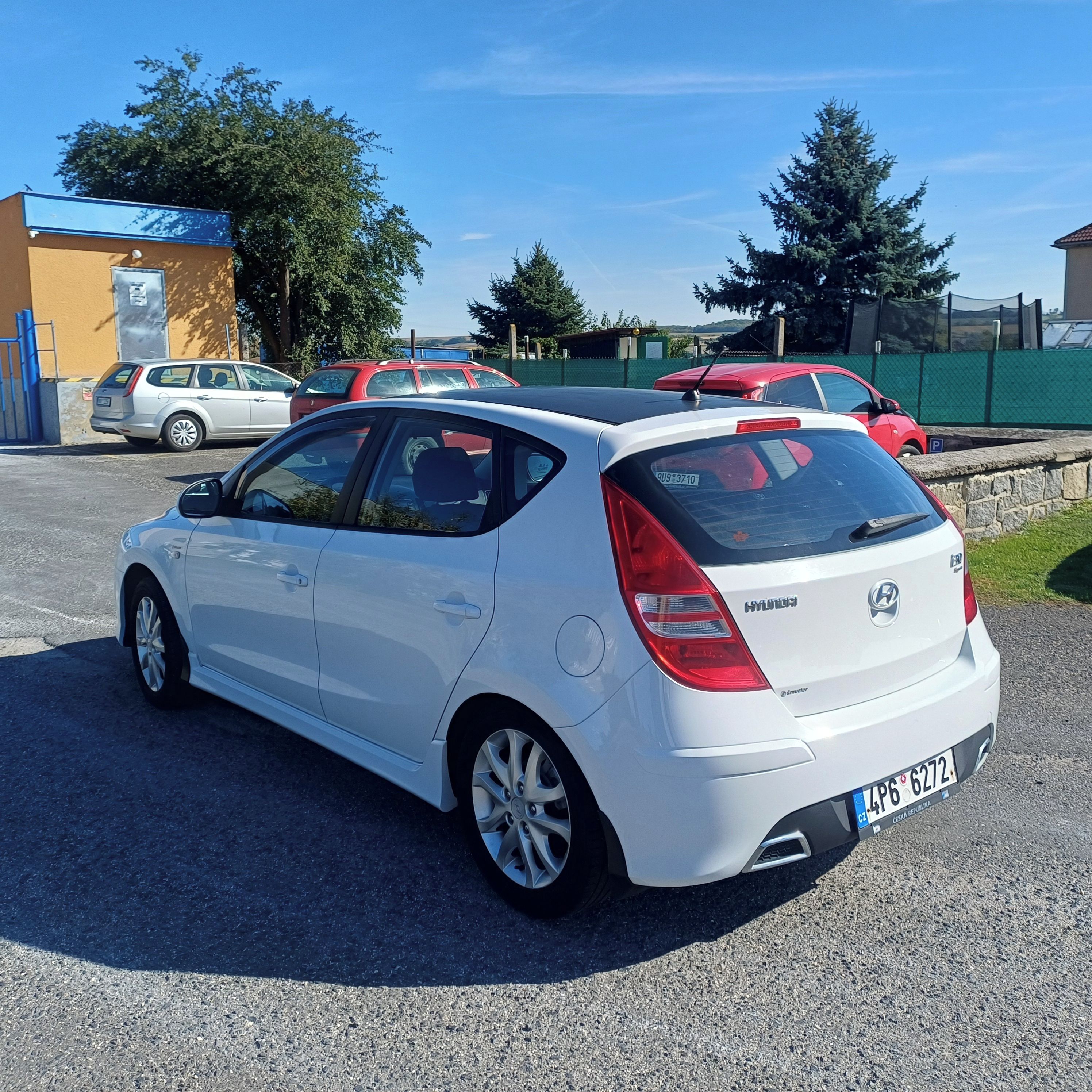 Hyundai i30, 1,4,  80kw - fotka 6