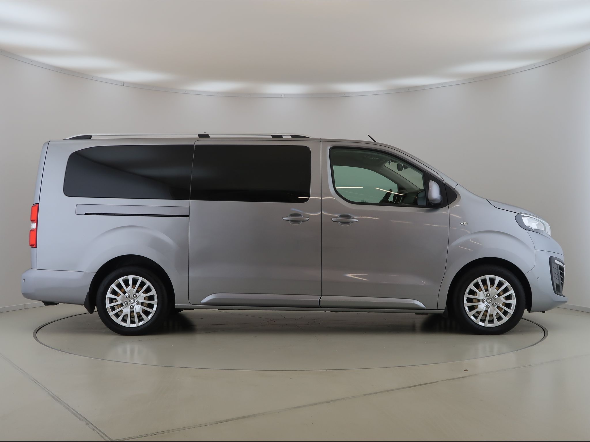 Peugeot Traveller, 2.0BlueHDi,130KW,L3,Automat - fotka 4