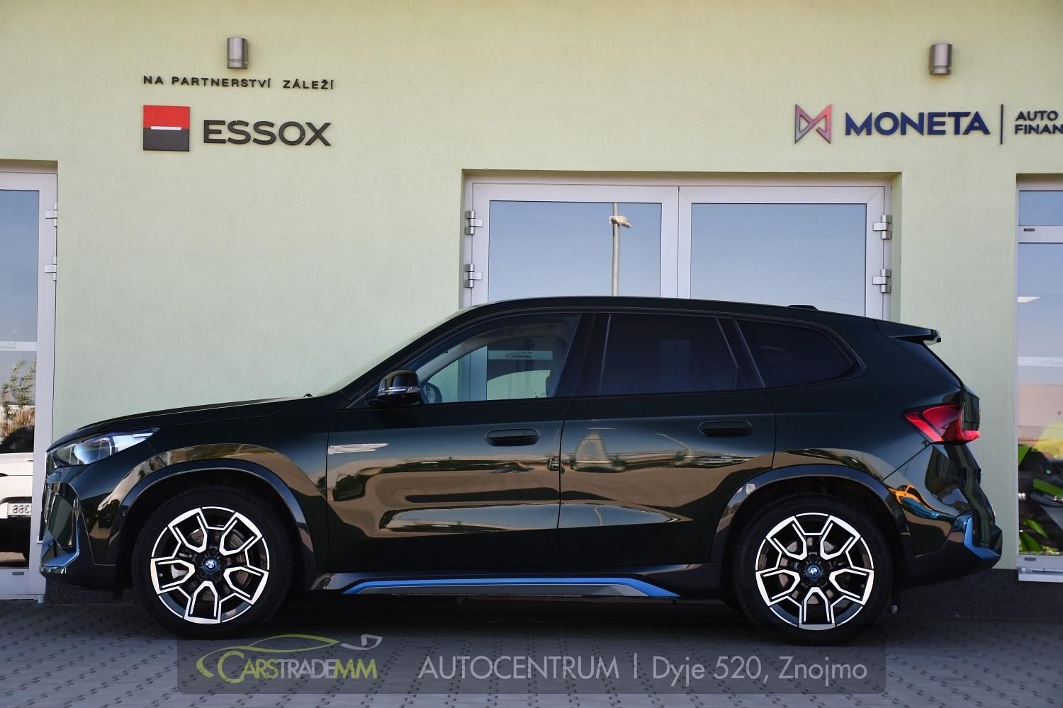 BMW iX1, xDrive30 X-LINE H/K HUD TAŽNÉ - fotka 3