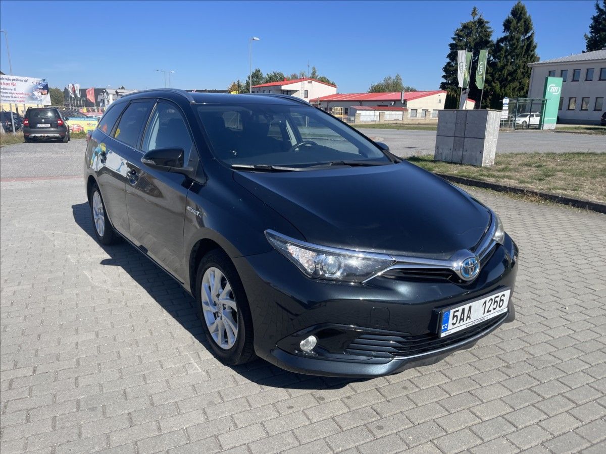 Toyota Auris, 1,8 E-CVT Hybrid CZauto 1maj D - fotka 6