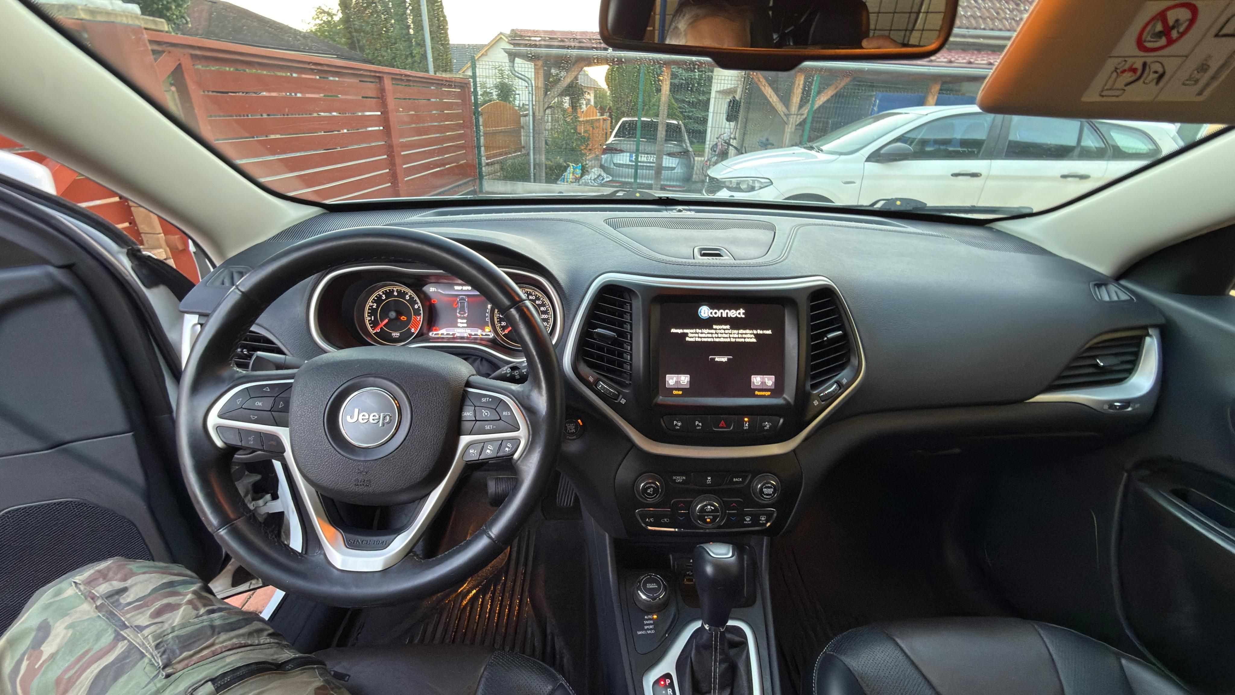 Jeep Cherokee, Jeep Cherokee1maj. DPH 3.2 V6 - fotka 6
