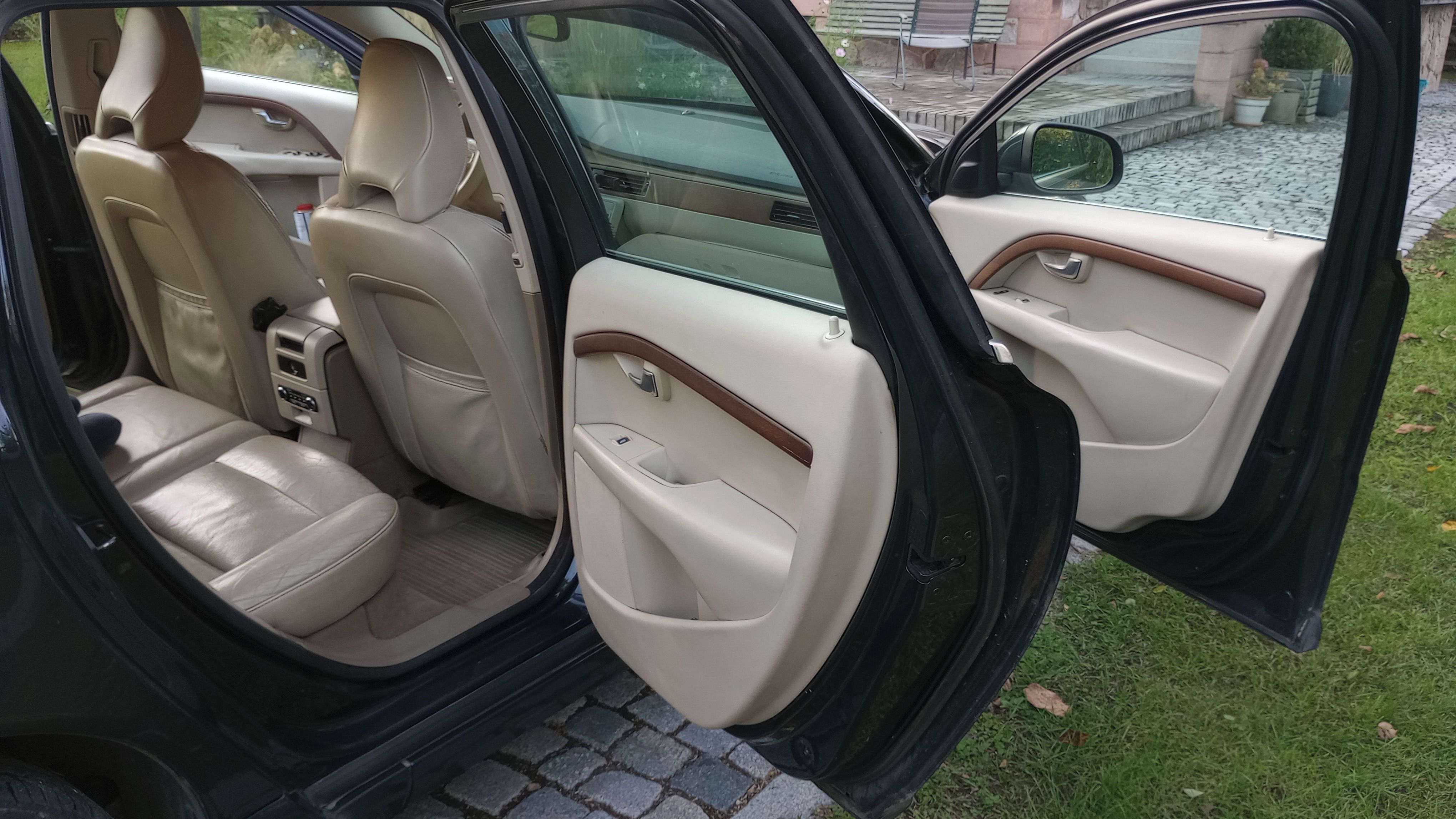 Volvo V70, Volvo V70 2.4D, 5tiválec+2xALU - fotka 4