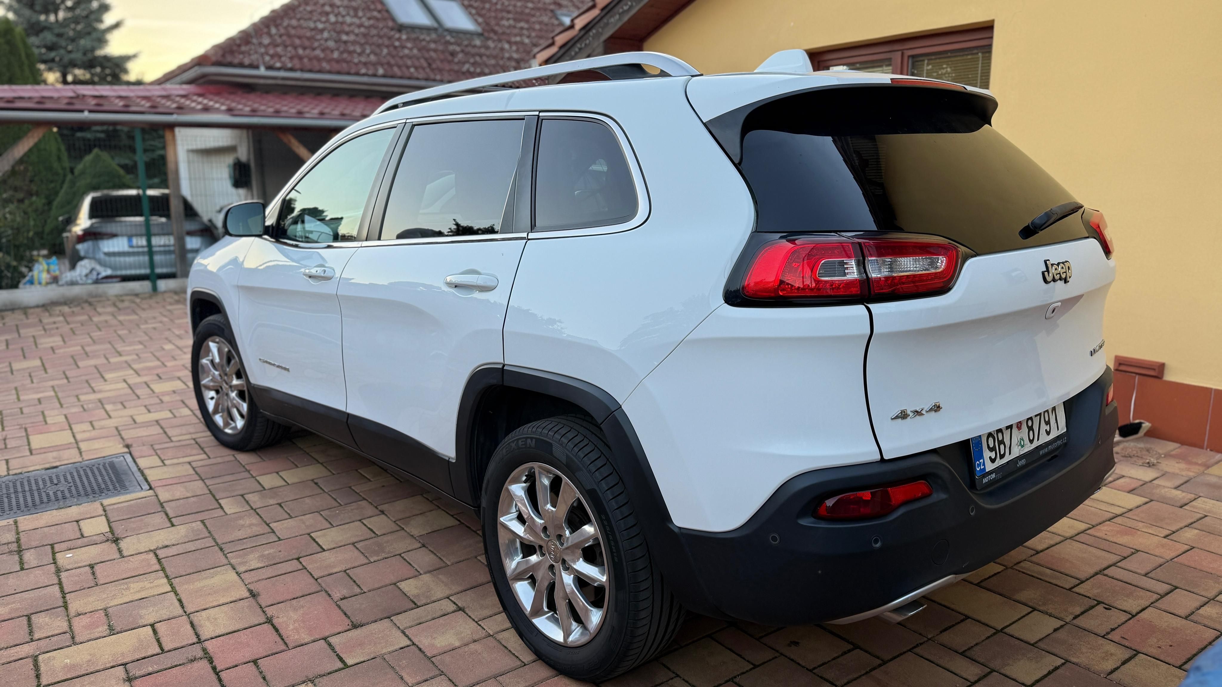 Jeep Cherokee, Jeep Cherokee1maj. DPH 3.2 V6 - fotka 4