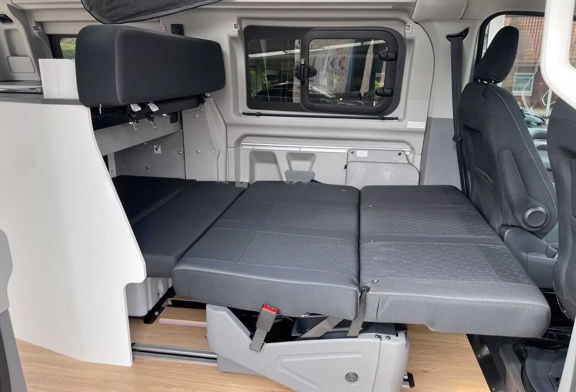 Ford Transit Custom, 320 L1 Nugget Titanium Manual - fotka 4
