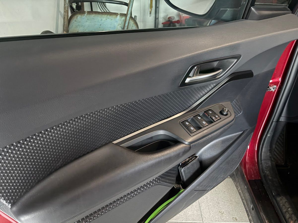 Toyota C-HR, Krásná červená Toyota CHR - fotka 5
