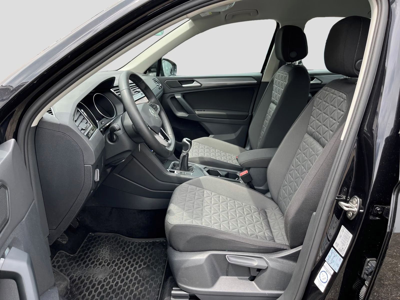 Volkswagen Tiguan, 2.0 TDI Life*360° kamera*Navi* - fotka 4