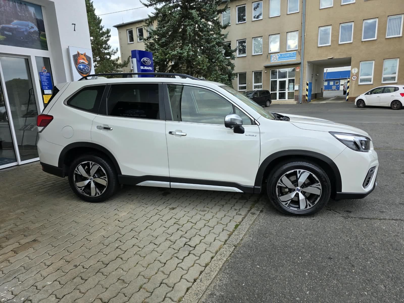 Subaru Forester, 2,0i CVT EXECUTIVE ČR - fotka 5