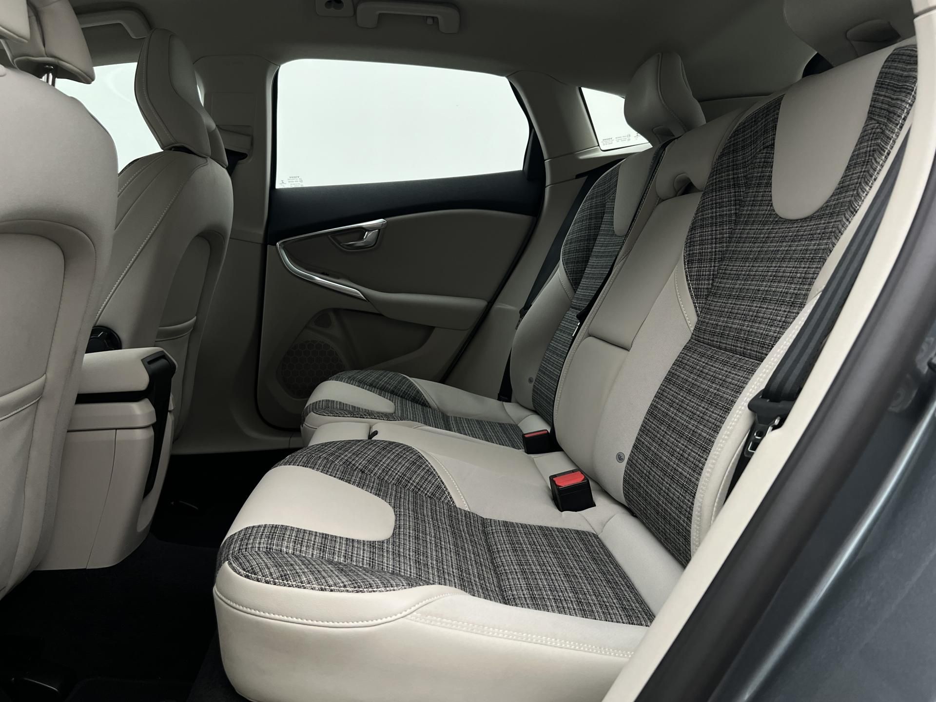 Volvo V40, D2 MOMENTUM MAN - fotka 6