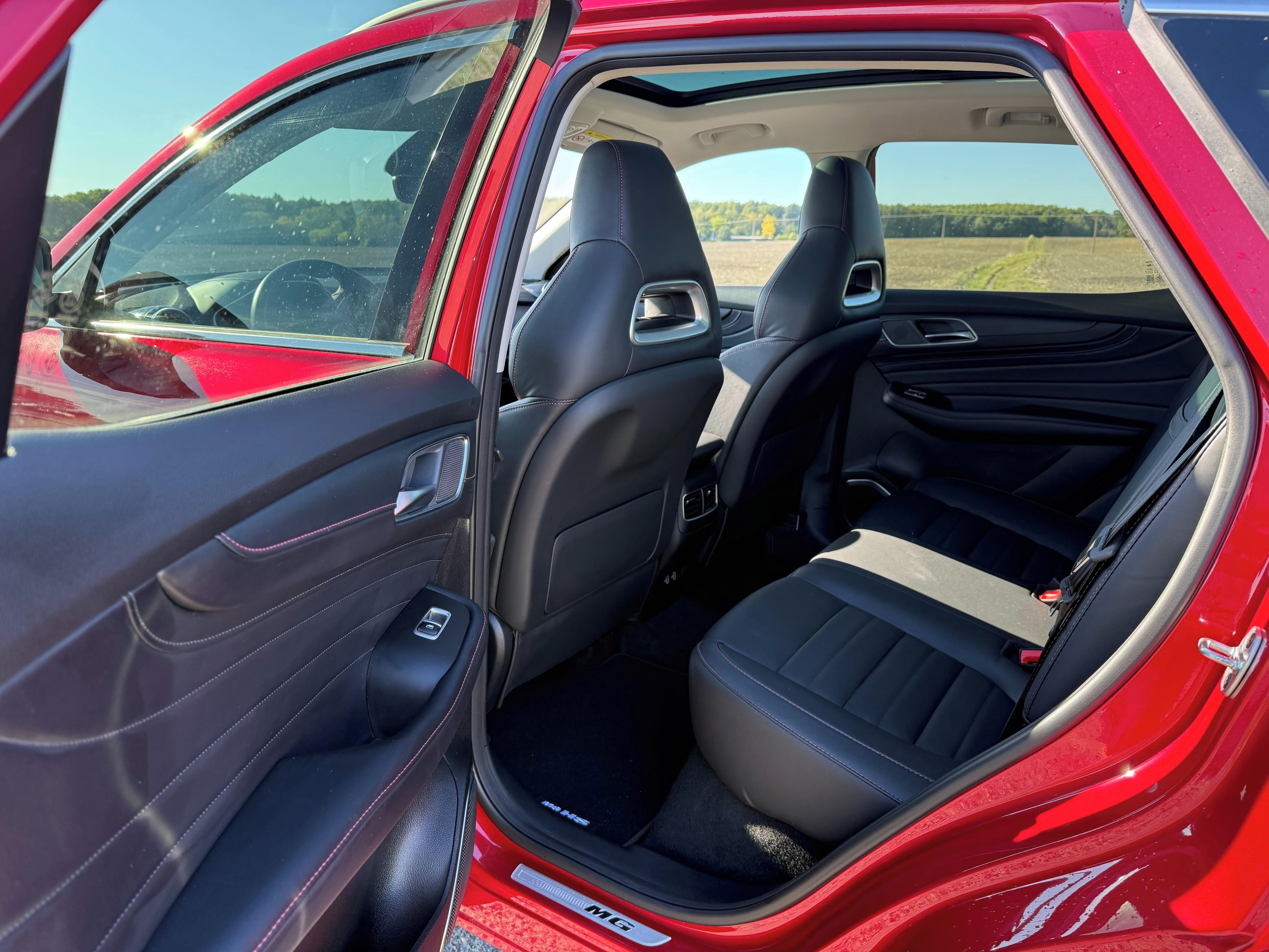 MG HS, 1.5i 119kW 2024 6600km - fotka 6