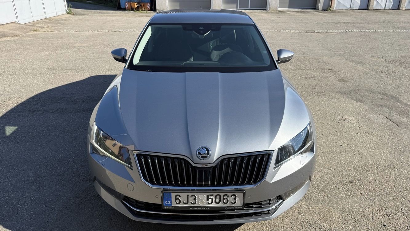 Škoda Superb, 3T, 1968 cm3, 140 kW - fotka 2