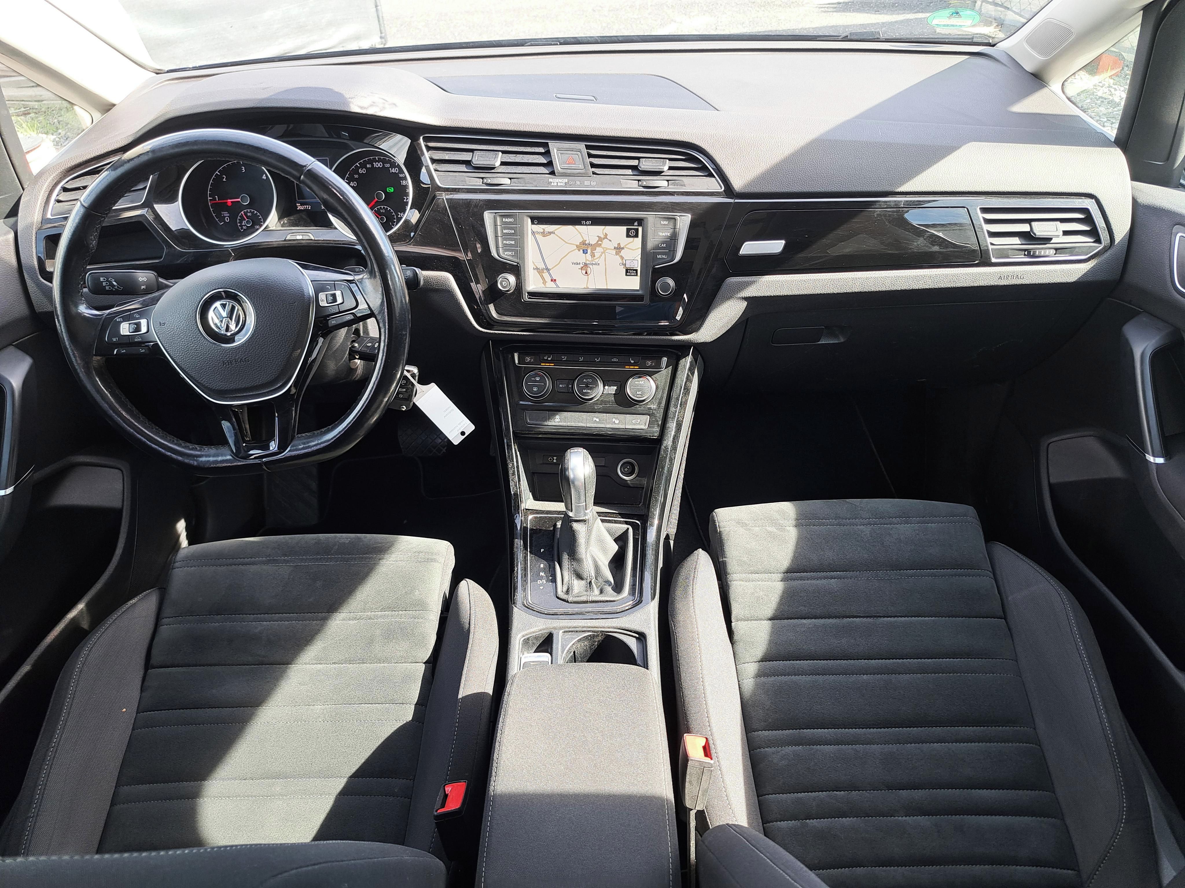 Volkswagen Touran, 110 kW, HIGHLINE, DSG, LED - fotka 5