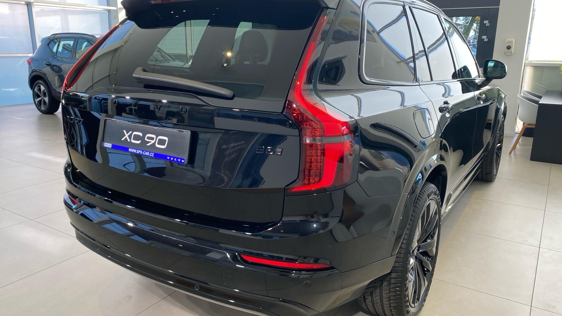 Volvo XC90, PLUS BLACK EDITION, B5 AWD, 18 - fotka 4