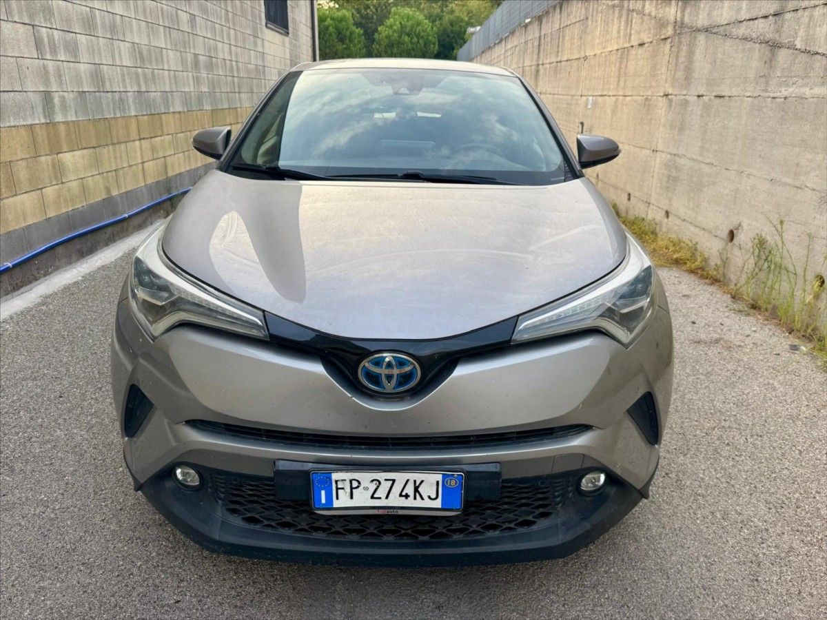 Toyota C-HR, 1,8 i 72kw Hybrid e-CVT - fotka 5