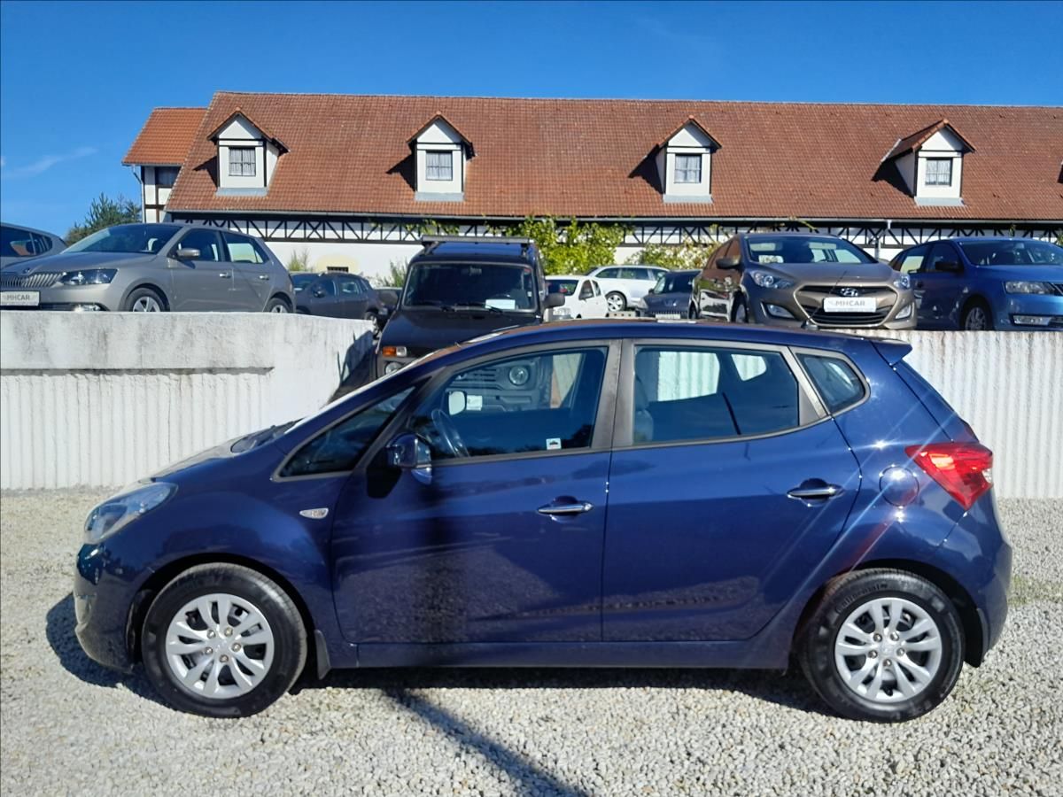 Hyundai ix20, 1,6i 91kW 38 000km - fotka 4